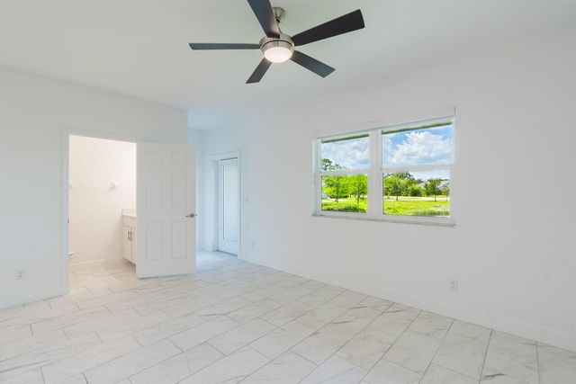 696 NE Waters Edge Lane, Port St. Lucie, FL 34983