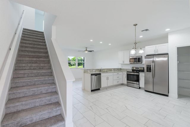 696 NE Waters Edge Lane, Port St. Lucie, FL 34983