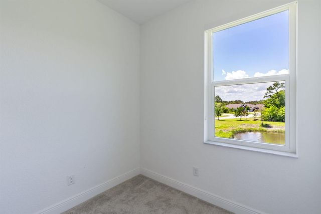696 NE Waters Edge Lane, Port St. Lucie, FL 34983