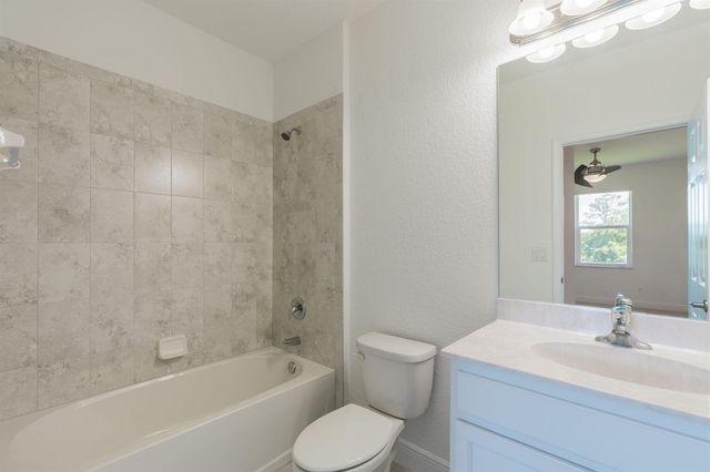 696 NE Waters Edge Lane, Port St. Lucie, FL 34983