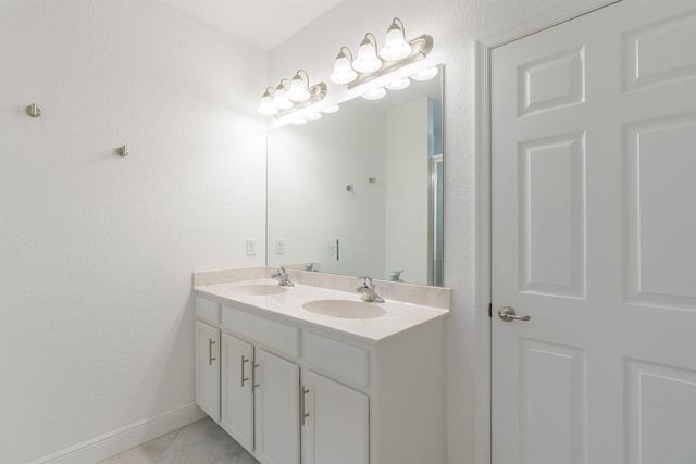 696 NE Waters Edge Lane, Port St. Lucie, FL 34983