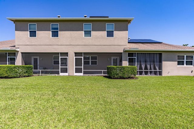 696 NE Waters Edge Lane, Port St. Lucie, FL 34983