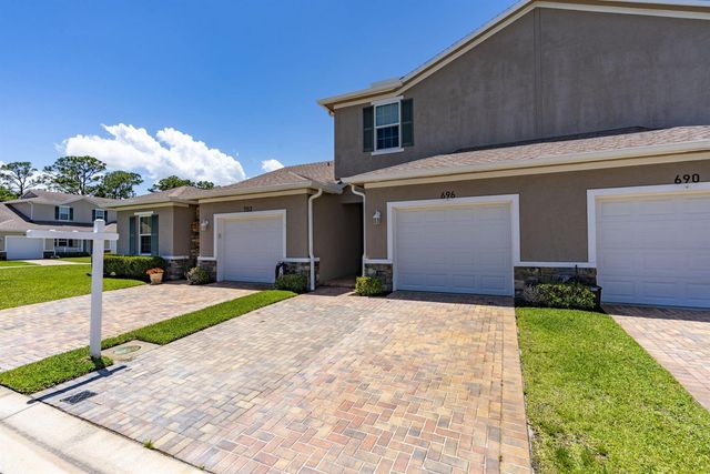 696 NE Waters Edge Lane, Port St. Lucie, FL 34983