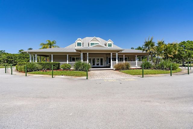 696 NE Waters Edge Lane, Port St. Lucie, FL 34983