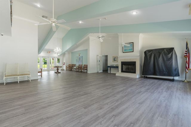 696 NE Waters Edge Lane, Port St. Lucie, FL 34983
