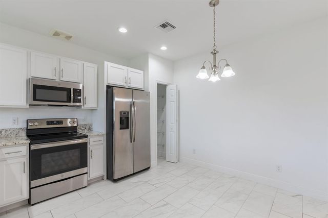 696 NE Waters Edge Lane, Port St. Lucie, FL 34983