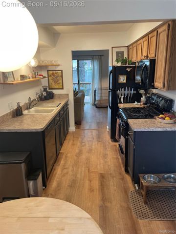 1813 Torquay Avenue 7, Royal Oak, MI 48073