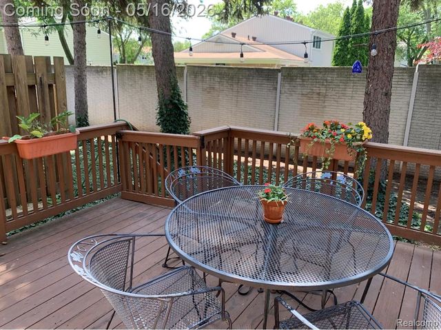 1813 Torquay Avenue 7, Royal Oak, MI 48073