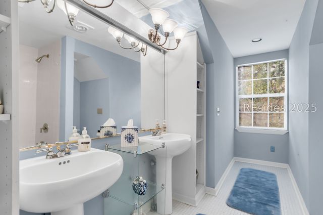 22 Marblehead Road E, Hilton Head Island, SC 29926