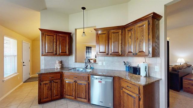 805 Canyon Drive, Yukon, OK 73099