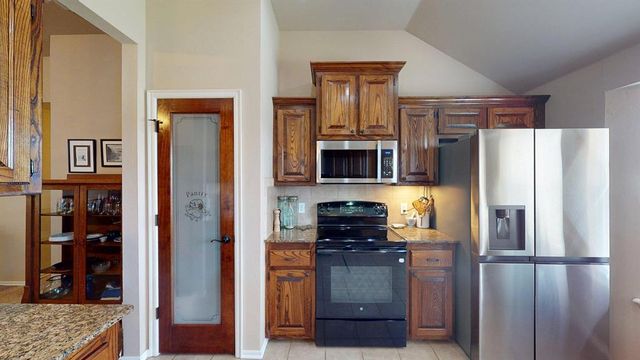 805 Canyon Drive, Yukon, OK 73099