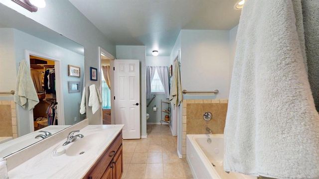 805 Canyon Drive, Yukon, OK 73099