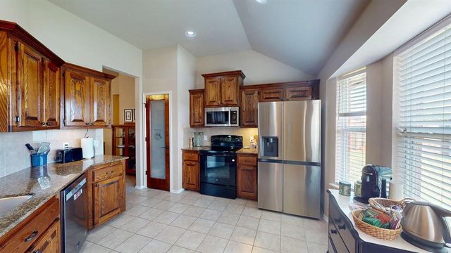 805 Canyon Drive, Yukon, OK 73099
