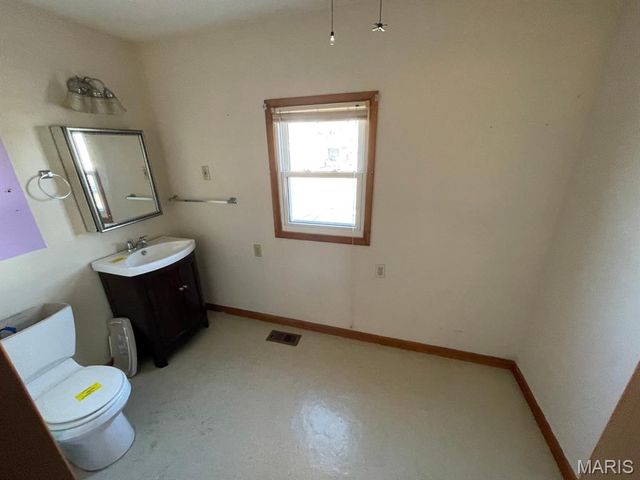 143 E 2nd Street, Roxana, IL 62084