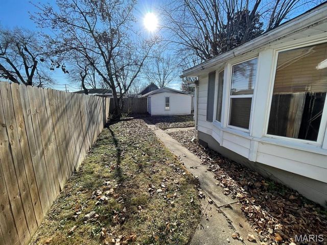 143 E 2nd Street, Roxana, IL 62084