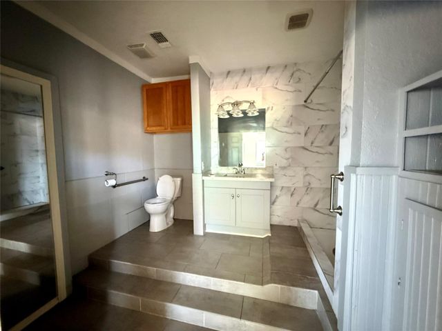 231 W Broad Street, Freeport, TX 77541