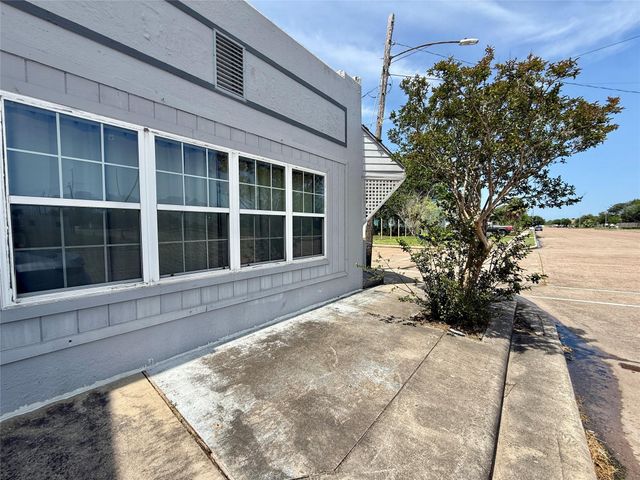 231 W Broad Street, Freeport, TX 77541