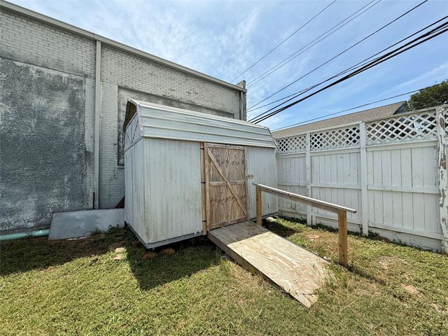 231 W Broad Street, Freeport, TX 77541