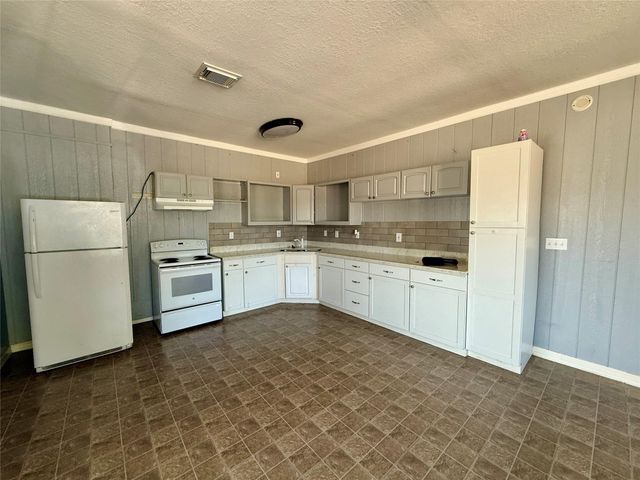 231 W Broad Street, Freeport, TX 77541