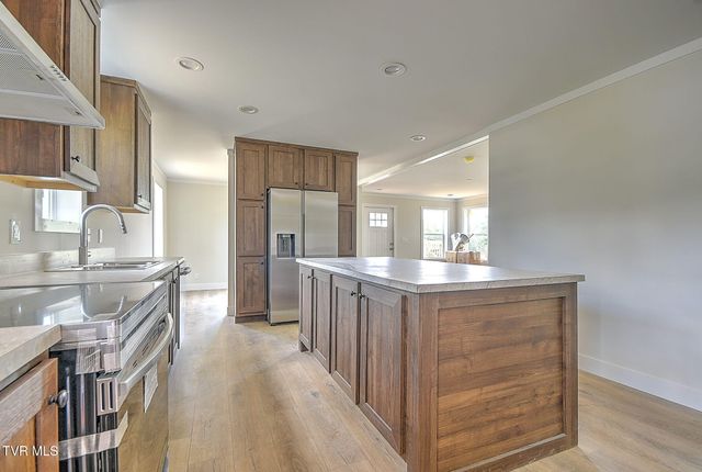400 Highland Meadows Drive, Blountville, TN 37617