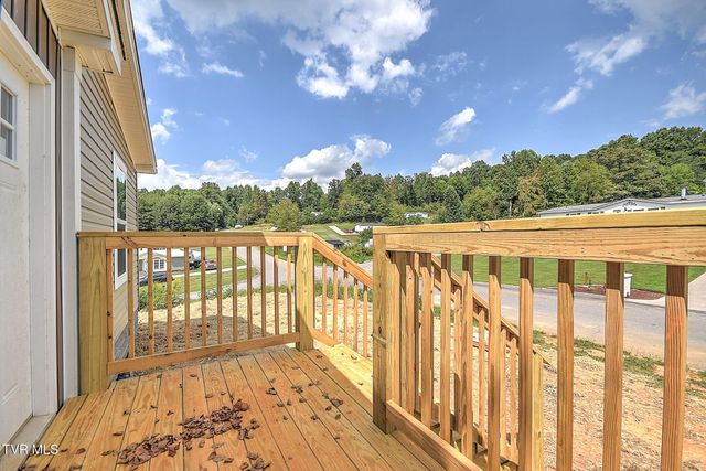 400 Highland Meadows Drive, Blountville, TN 37617