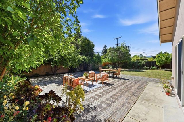 10128 E Estates Drive, Cupertino, CA 95014