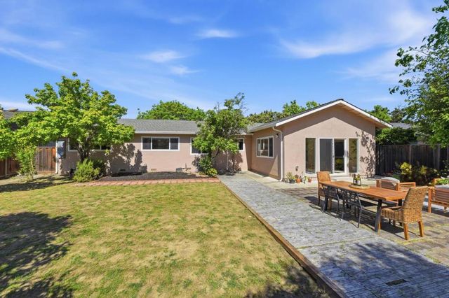 10128 E Estates Drive, Cupertino, CA 95014