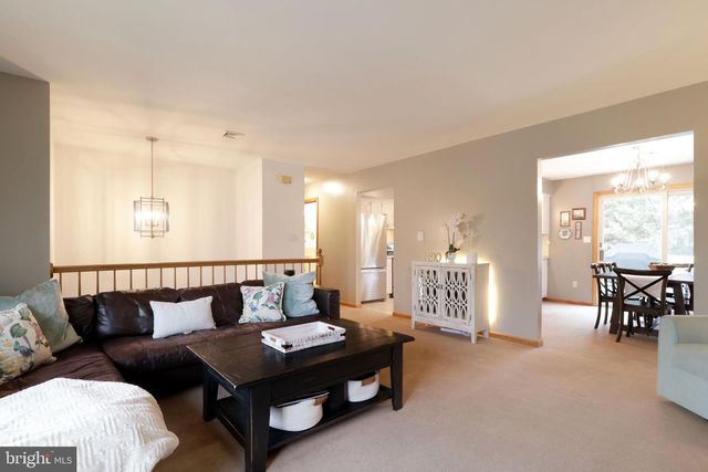 311 GOLDFINCH DR, State College, PA 16801