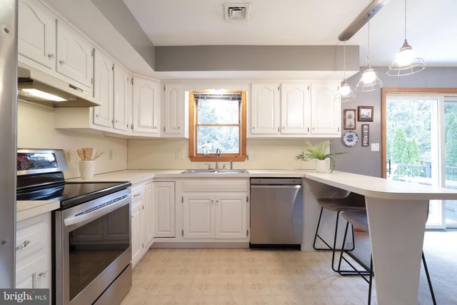 311 GOLDFINCH DR, State College, PA 16801