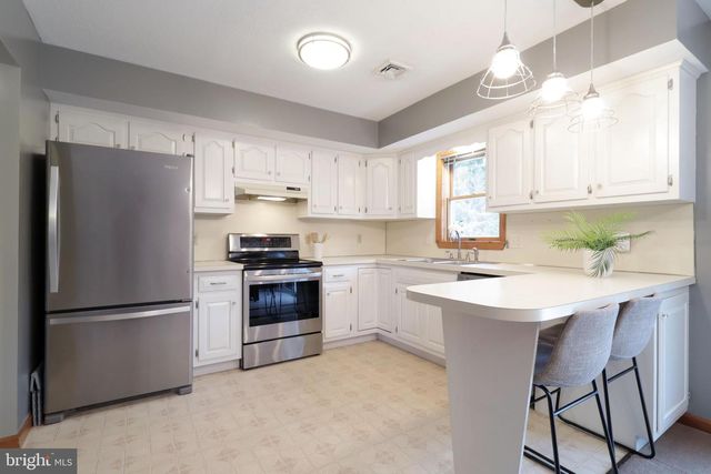 311 GOLDFINCH DR, State College, PA 16801