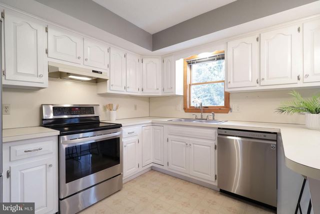 311 GOLDFINCH DR, State College, PA 16801