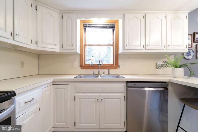 311 GOLDFINCH DR, State College, PA 16801