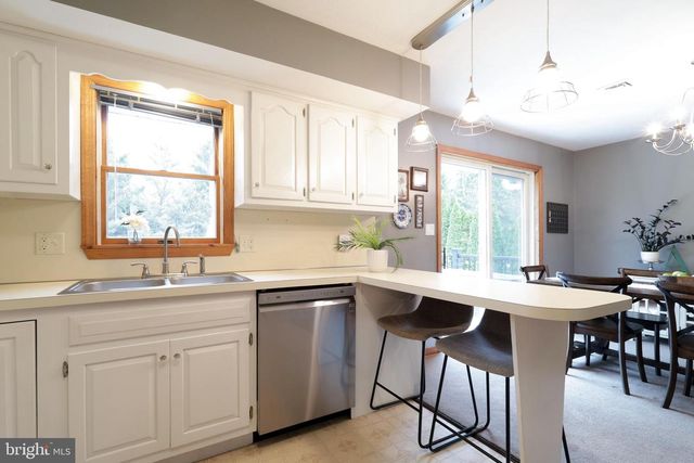 311 GOLDFINCH DR, State College, PA 16801