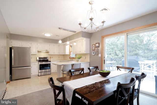 311 GOLDFINCH DR, State College, PA 16801