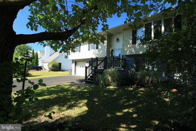 311 GOLDFINCH DR, State College, PA 16801