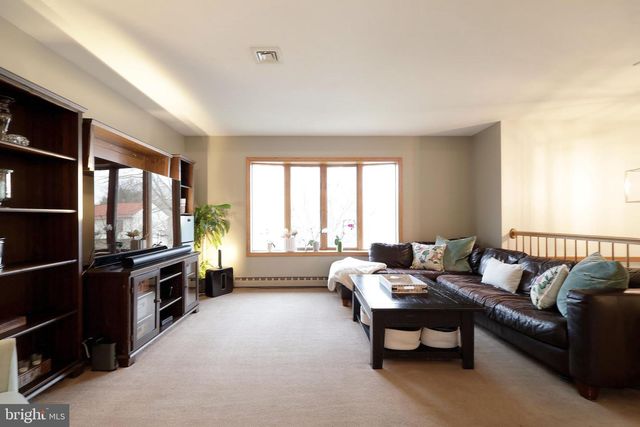 311 GOLDFINCH DR, State College, PA 16801