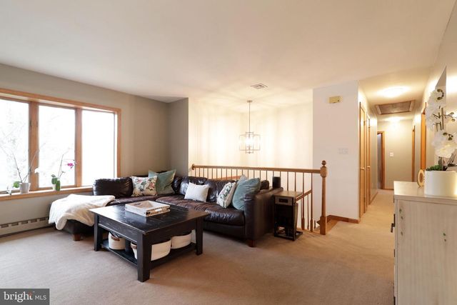 311 GOLDFINCH DR, State College, PA 16801