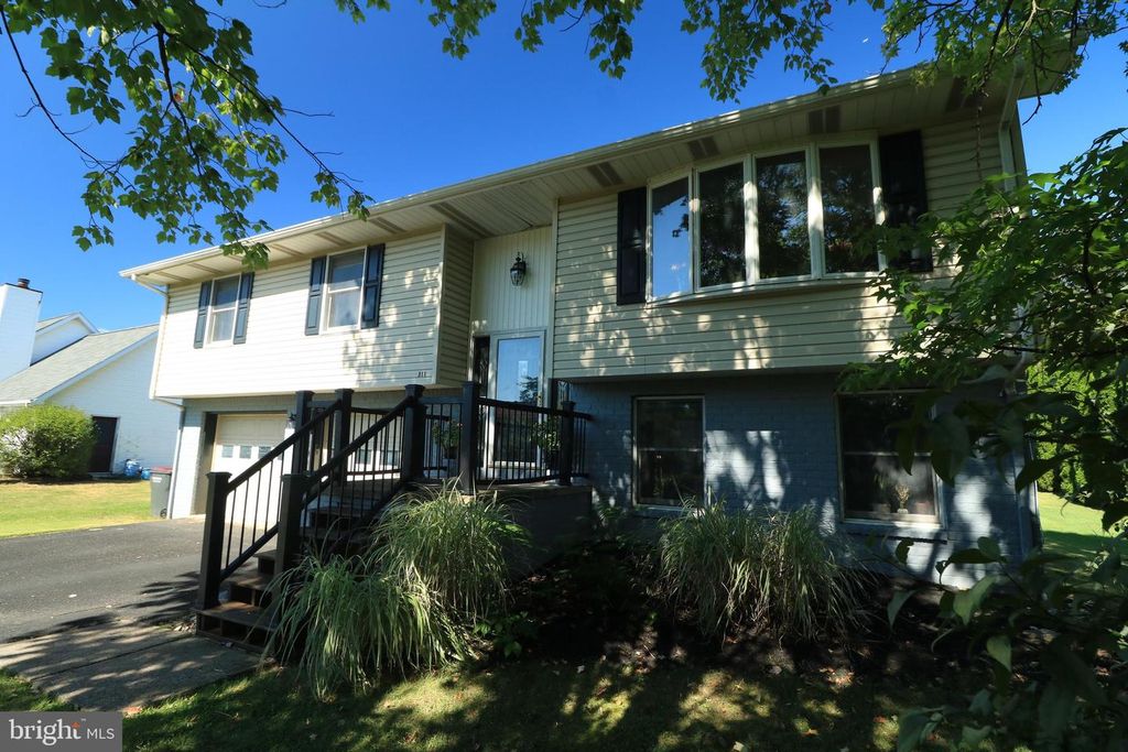 311 GOLDFINCH DR, State College, PA 16801