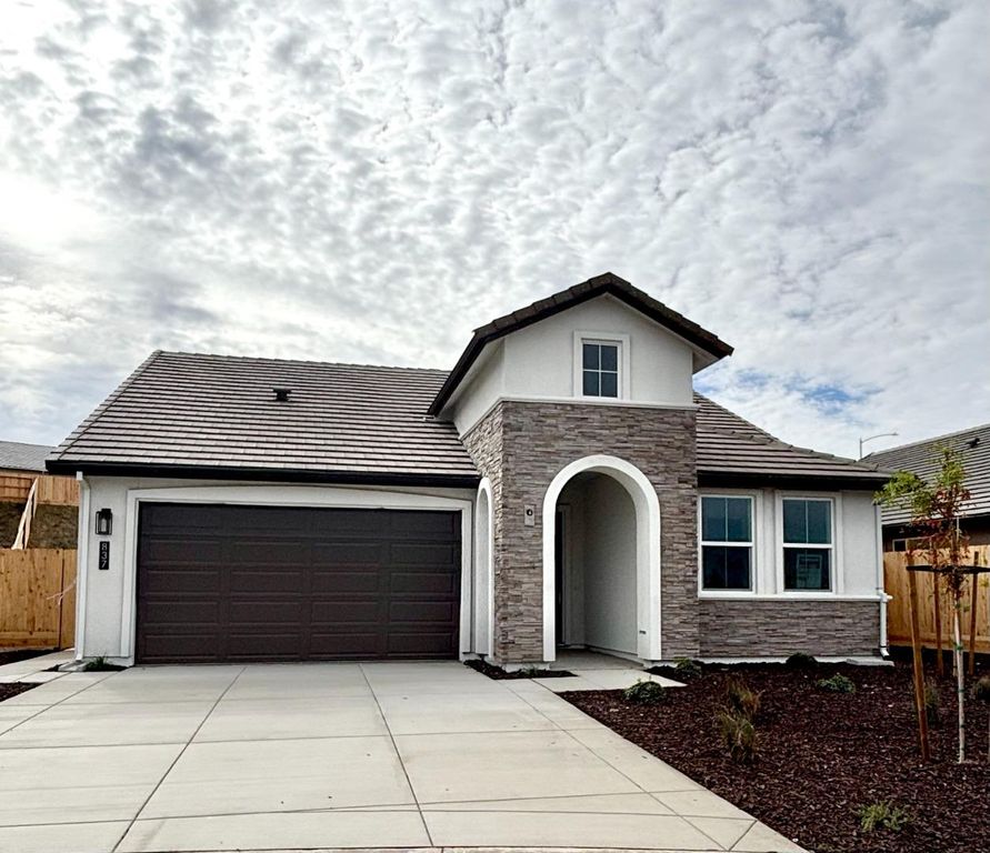 837 Emma Court, Hollister, CA 95023