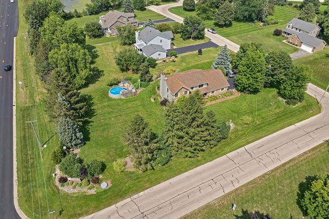 404 Arrowhead Drive, Gilberts, IL 60136