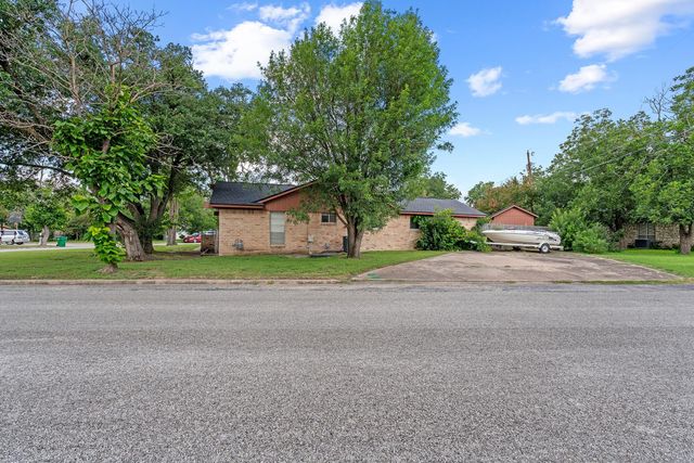 2400 Grace ST, Taylor, TX 76574
