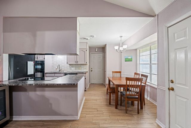 2400 Grace ST, Taylor, TX 76574