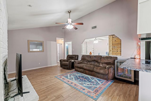2400 Grace ST, Taylor, TX 76574