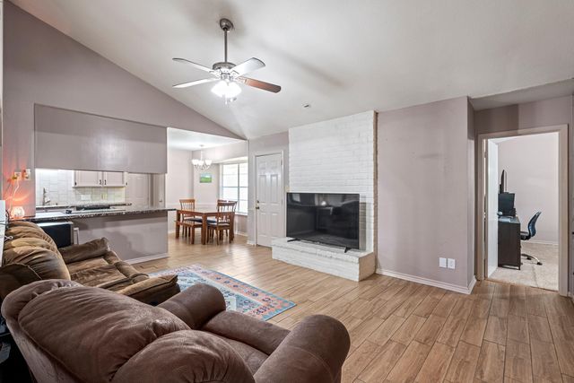 2400 Grace ST, Taylor, TX 76574