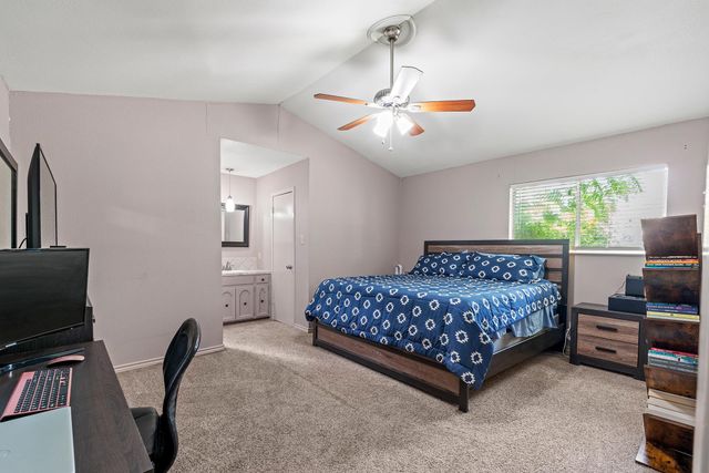 2400 Grace ST, Taylor, TX 76574