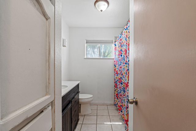 2400 Grace ST, Taylor, TX 76574