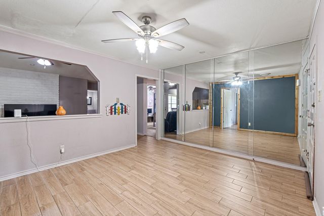 2400 Grace ST, Taylor, TX 76574