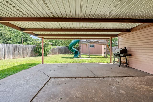 2400 Grace ST, Taylor, TX 76574
