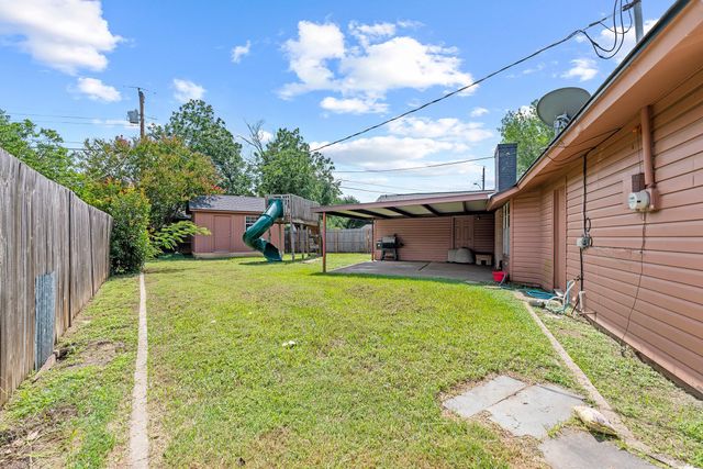 2400 Grace ST, Taylor, TX 76574