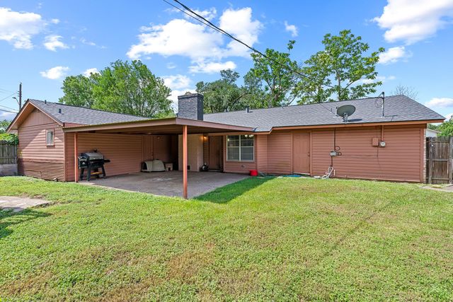 2400 Grace ST, Taylor, TX 76574